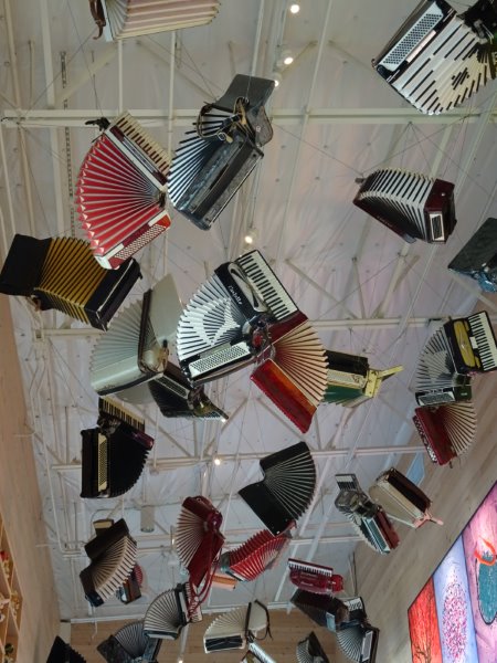 Chihuly accordian ceiling