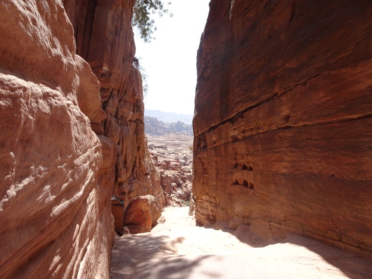 6FB81F2D-6C57-4B9F-9DA9-9F9C65B63D32