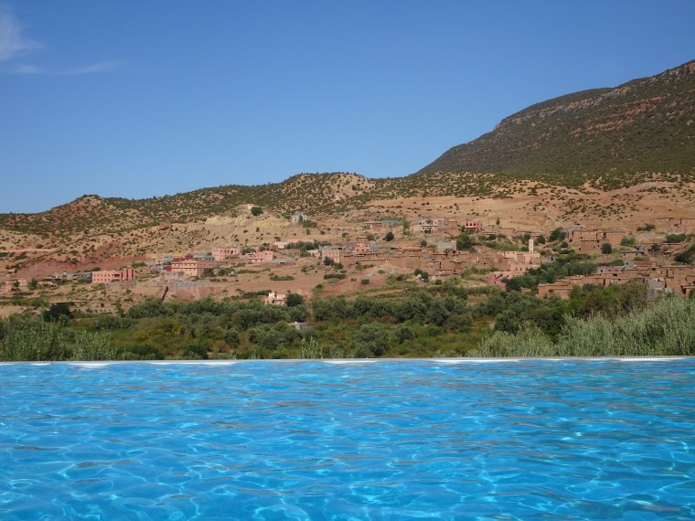 EFF8A8B7-9717-43FC-8B2E-A8908D039618